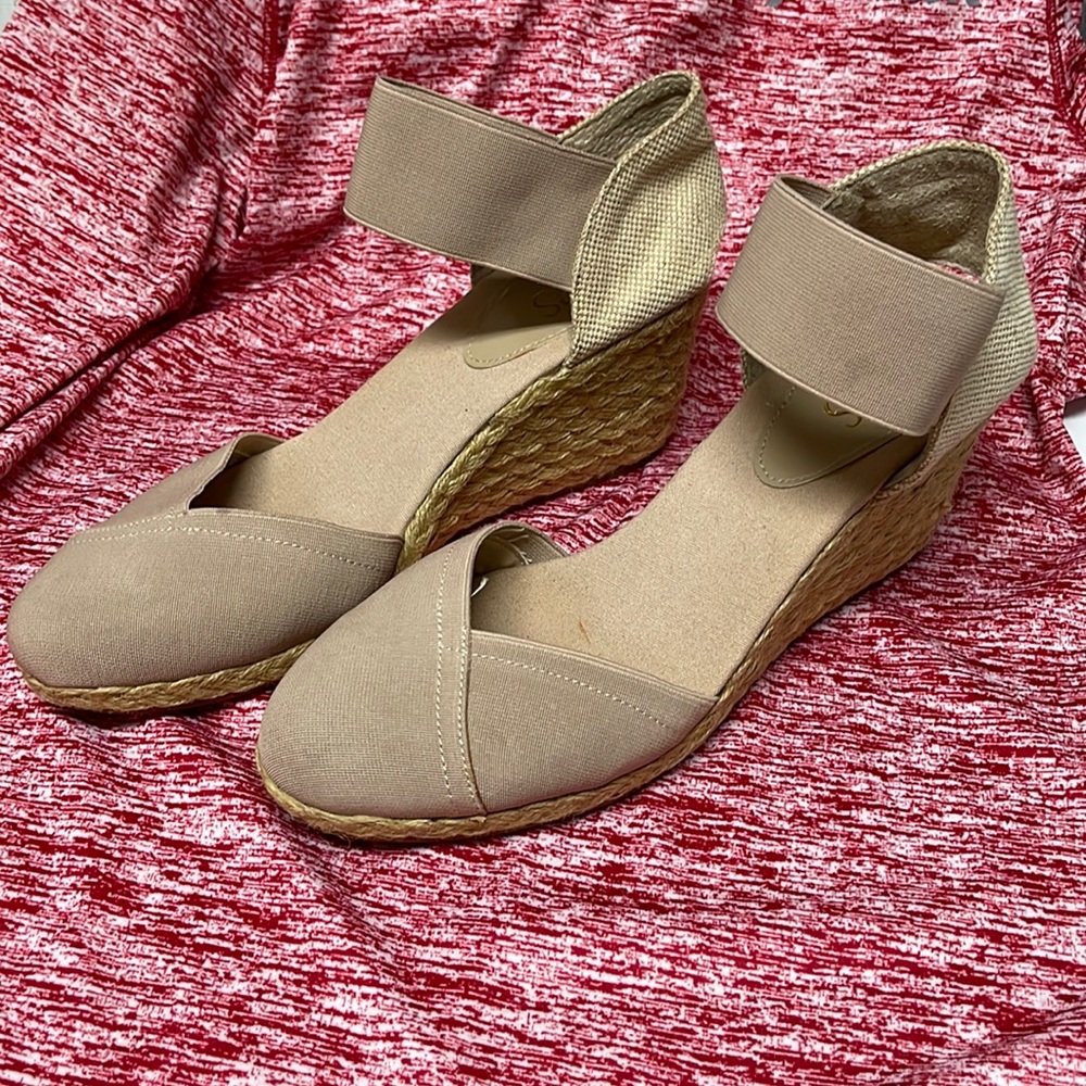 NWOT Womens 10B Chaps Shoes
